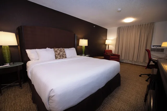 غرفة بسرير كينج، Alliance Hotel & Suites, a Howard Johnson by Wyndham 1/4