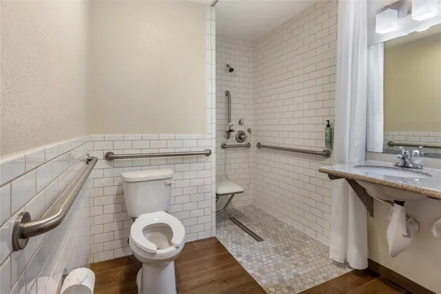 Room, King Bed, Accessible, Best Western Town & Country Lodge 6/7