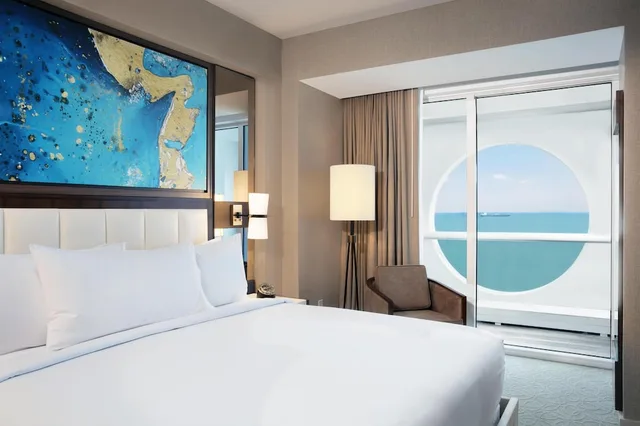 1 Bedroom, Suite, King Bed, Ocean Front, Sofa, Accessible، Conrad Fort Lauderdale Beach 4/10