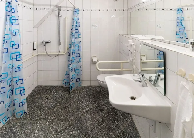 غرفة كومفورت بسرير كوين، Hotel Am Schloss 3/3