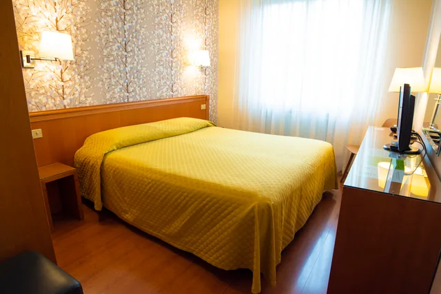 Green, Double Bed، Eco Hotel Milano 3/10