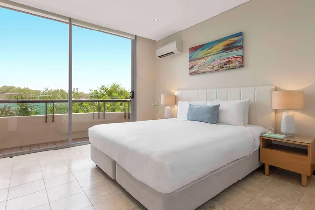 غرفة تنفيذية بسرير كينج وسريرين منفصلين بغرفتي نوم، Oaks Casuarina Santai Resort 1/7