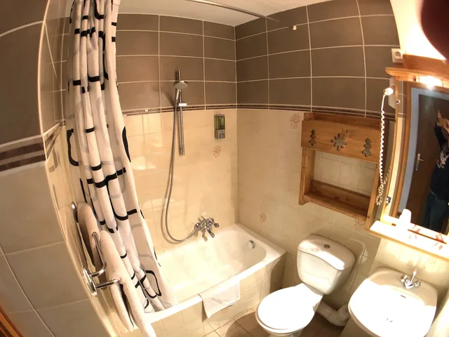 غرفة كلاسيكية بسريرين منفصلين بشرفة، Hotel Le Soly Varnay 6/7