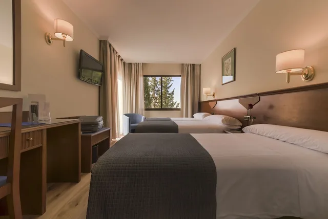 غرفة عائلية بأربعة أسرّة، Alixares Hotel 7/10