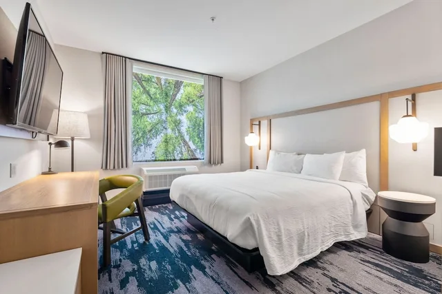 غرفة بسرير كينج لذوي الإعاقة، Fairfield by Marriott Inn & Suites San Francisco Airport Oyster Point Area 1/2