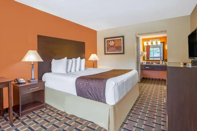 Room, King Bed, Days Inn by Wyndham Brooksville/Dade City 4/4