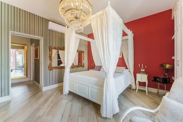 Tower, Luxury, Suite, Queen Bed, City View، It's Room 5/10