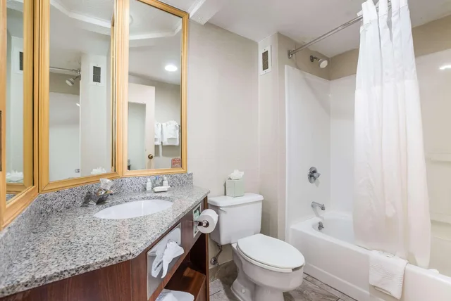 غرفة بسريرين كوين، Clarion Inn and Suites Grand Rapids Airport 7/7
