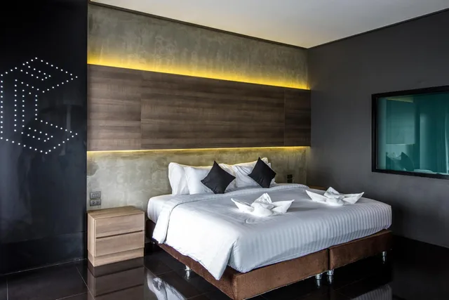 جناح جونيور، Cresco Hotel Buriram 4/8