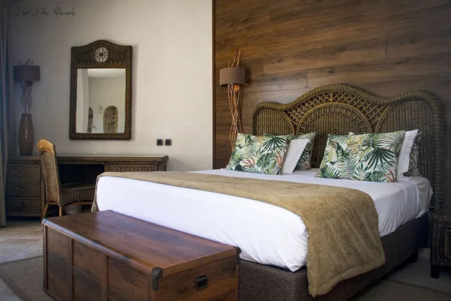 Double and Twin Beds, Africa Jade 3/4