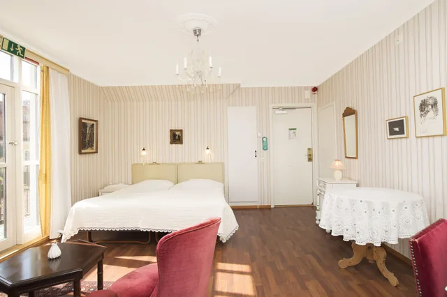 2 Bedrooms, Mini, Triple, 1 Queen and 1 Single Bed، Breda Blick 2/3