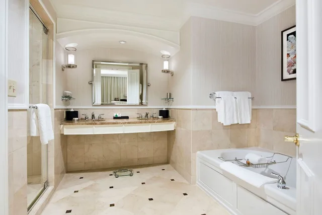 جناح رئاسي بسرير كينج بإطلالة على المتنزه بشرفة، The Ballantyne A Luxury Collection Hotel Charlotte 2/2