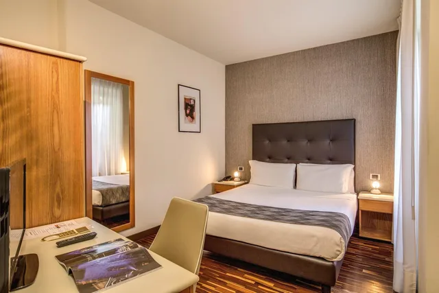 غرفة بسرير مزدوج أو سريرين منفصلين، Albergo Firenze 1/10