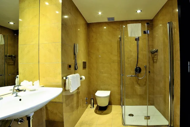 1 Bedroom, Executive, Twin Beds, Pierre Milano 4/4
