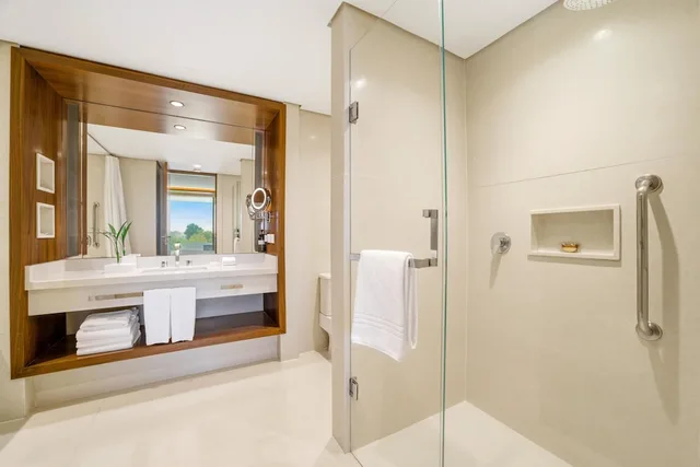 Classic, Suite, King Bed, Lagoon View, Club Lounge Access، Hilton Barra Rio De Janeiro 8/8