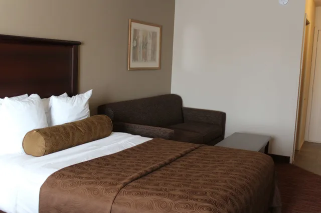 Standard, King Bed, Lake View, Sofa, Best Western Plus Concord Inn 3/6