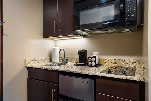 جناح كبير بسرير كينج بمطبخ صغير، Best Western Plus Landmark Hotel 4/4