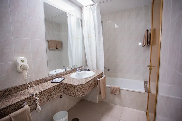 غرفة كلاسيكية ثلاثية بشرفة، Servatur Don Miguel - Adults Only 7/7