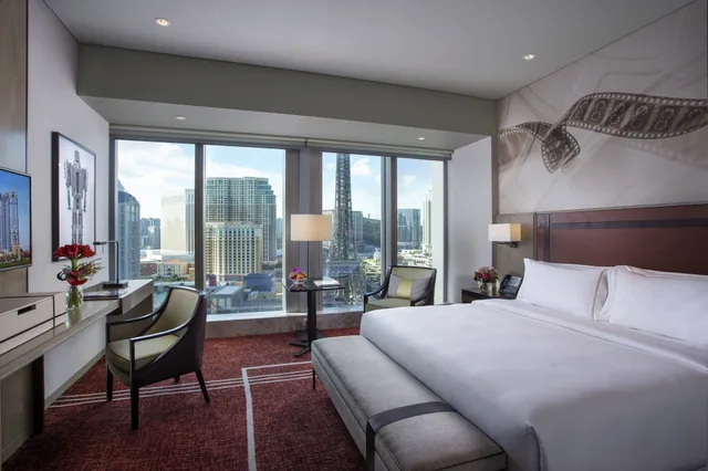 Celebrity, King Bed, with View، Studio City Macau 1/2