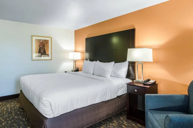 غرفة مفردة بسرير كينج لذوي الإعاقة، Comfort Inn & Suites Ashland, OR 3/5