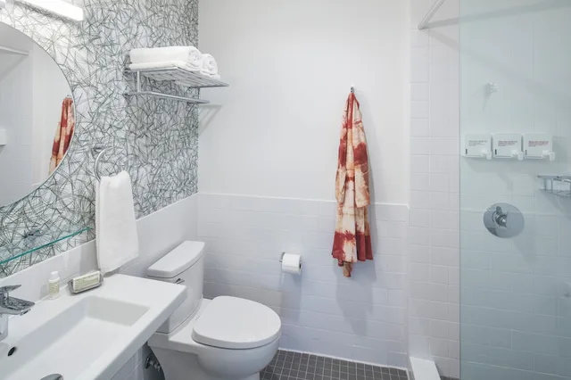 غرفة ديلوكس بسرير كينج، Days Inn - Raleigh Downtown 2/2