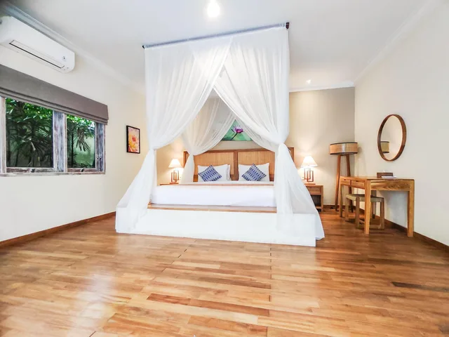 فيلا بريميير بإطلالة على المسبح بغرفتي نوم لذوي الإعاقة، Seminyak Square Hotel 9/10