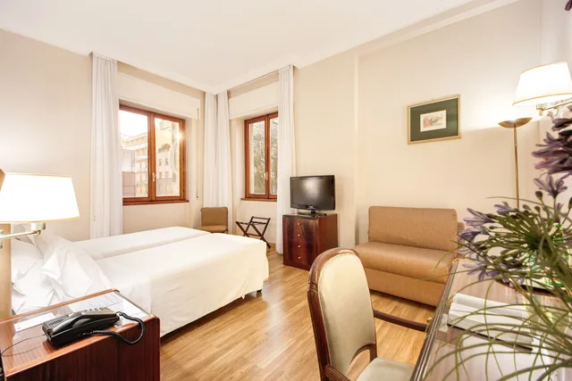 غرفة ثلاثية، Hotel Bristol Milano 4/6