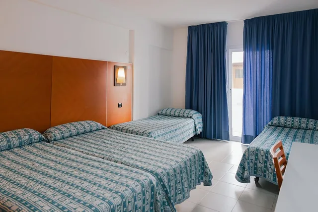 غرفة اقتصادية عائلية بسريرين منفصلين مع أريكة، Port Fiesta Park Hotel 1/7
