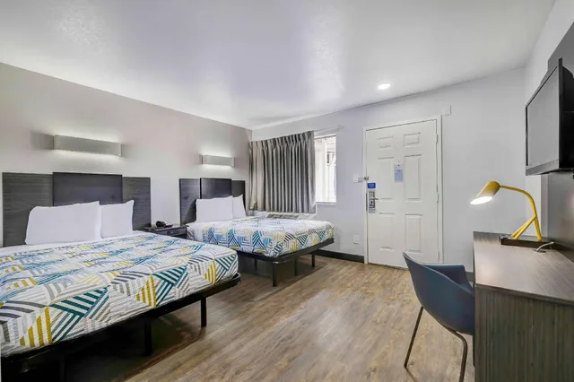 2 Full Beds - Smoking, Micfridge، Motel6 Denton, TX - UNT 1/1