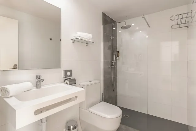 غرفة سوبيريور بسرير كوين بشرفة، Neptuno Paguera Hostal 6/8