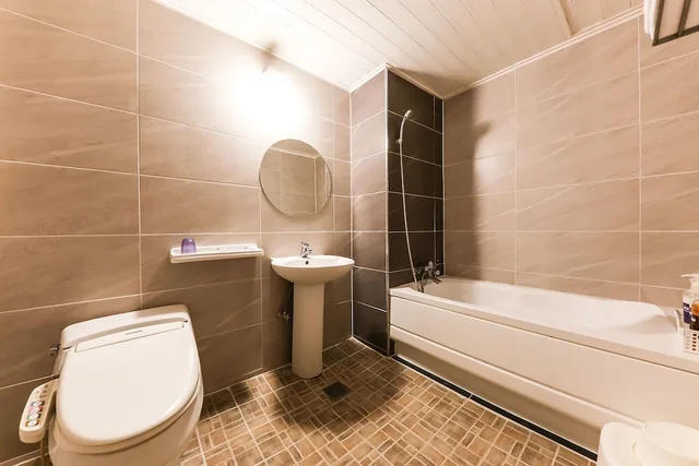 غرفة قياسية بسرير مزدوج، Kyungha Spa Hotel 2/2