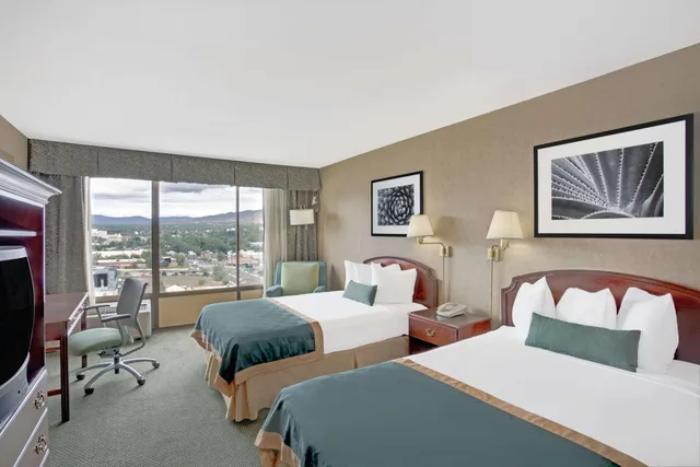 غرفة رباعية بسريرين مزدوجين، Ramada By Wyndham Reno Hotel And Casino 1/2