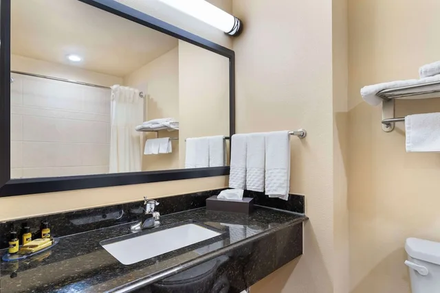غرفة قياسية بسريرين كوين، Best Western Plus Goliad Inn and Suites 1/1