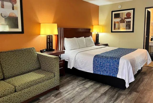 غرفة قياسية بسرير كينج، Travelodge by Wyndham Seymour 5/7