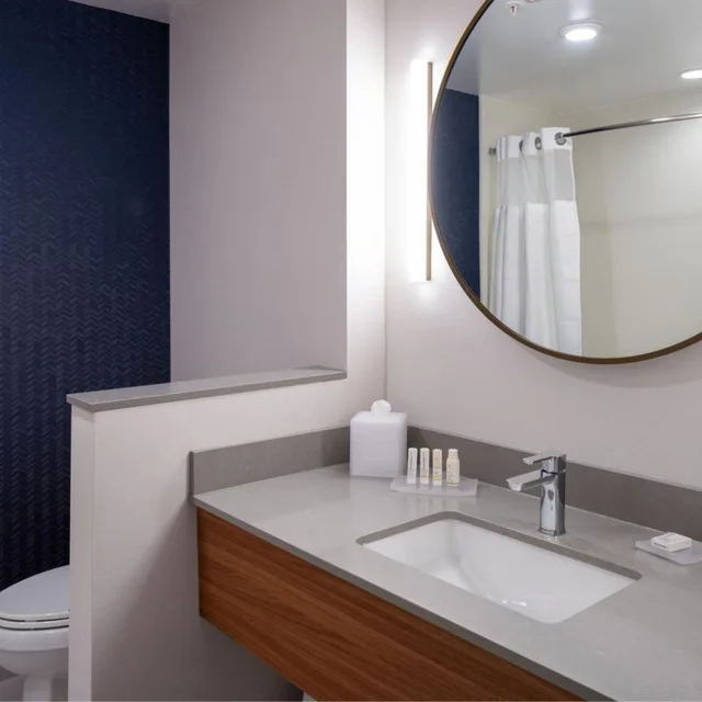 غرفة بسرير كينج وسريرين كوين، Fairfield Inn & Suites by Marriott Somerset 3/5