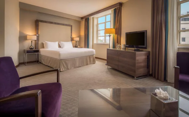 جناح جونيور، Hilton Cardiff Hotel 2/6