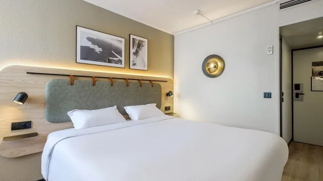 غرفة قياسية بسرير كوين، Campanile Nice Airport 3/10