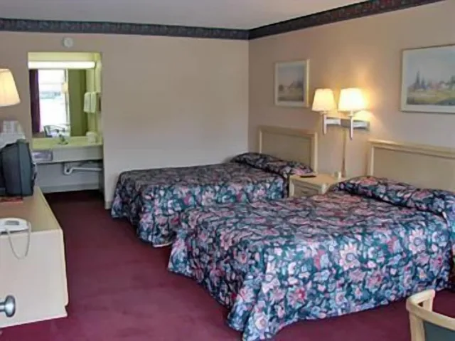 غرفة قياسية بسريرين مزدوجين، Green Valley Motel 1/3