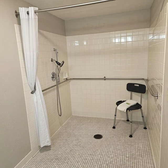 غرفة بسرير كينج لذوي الإعاقة، Days Inn and Suites by Wyndham Downtown Missoula-University 10/10