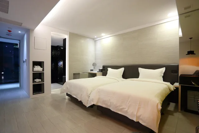 Standard, Twin Beds, No Window, The Fantasy Apartment 1/2