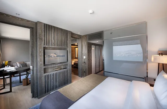 Bosphorus, Suite, Double Bed, Sofa, Lounge Access، The Marmara Taksim 2/6