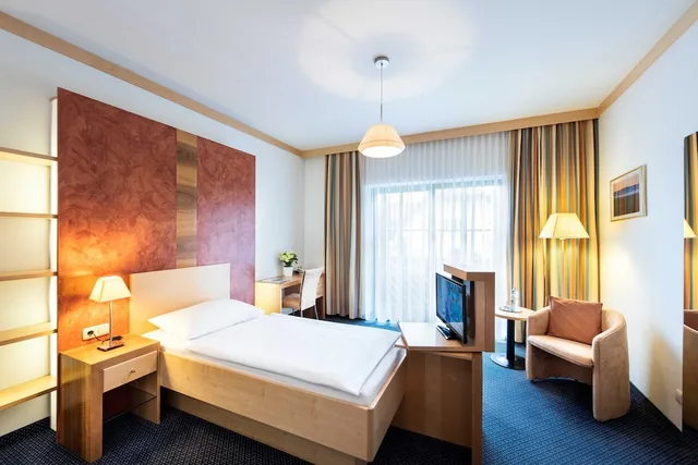 غرفة كومفورت بشرفة مفردة بسرير فردي، Parkhotel Zur Klause 1/3