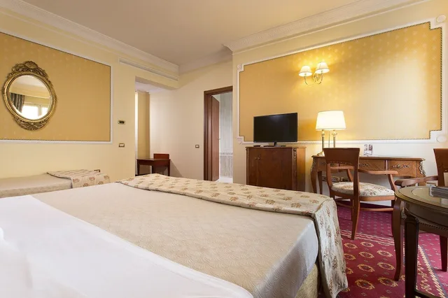 Family, 4 Beds, Grand Hotel Vanvitelli 1/4