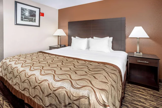 غرفة بسرير مزدوج، Baymont By Wyndham Beloit 2/2