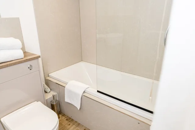 Roomy, Double or Twin Bed، Sweeney Hall 3/3