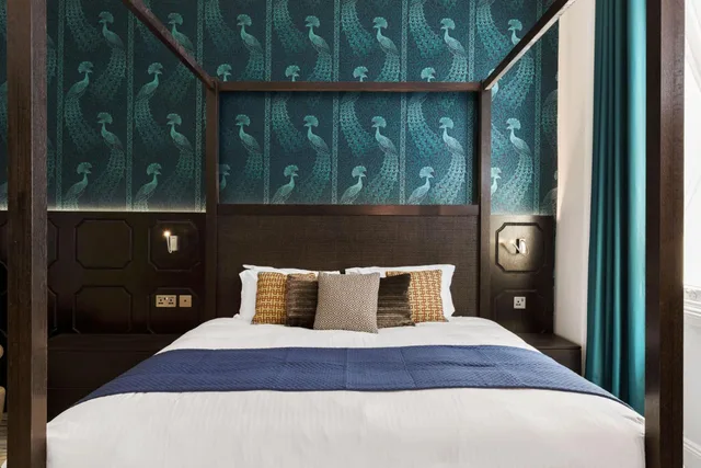 Suite, Commodore Hotel London 1/10