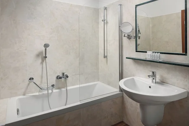 غرفة ثلاثية بسرير كينج، HOTEL GALILEO 6/9