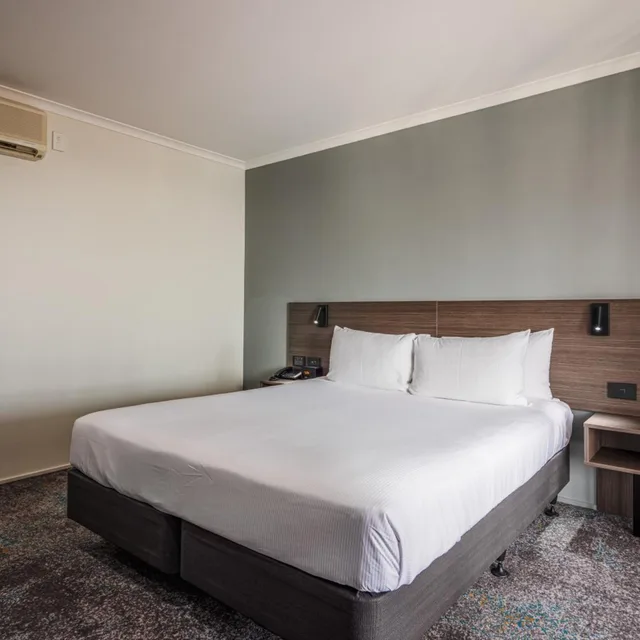 غرفة بسرير مزدوج بشرفة، Heartland Hotel Auckland Airport 3/10
