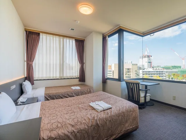 غرفة قياسية بسريرين منفصلين وسرير مزدوج وسريرين منفصلين، Hotel Hakata Nakasu Inn 1/1