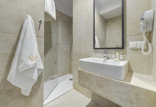 غرفة ديلوكس بسرير كوين، Lubhotel 3/3